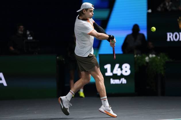 October 29, 2025, Nanterre, Hauts De Seine, France: ZIZOU BERGS (BEL) returns the ball to JANNIK SINNER (ITA) during the second round of Rolex Paris Masters 1000 tournament at La Defense Arena Stadium - Nanterre - France..Sinner won 6:4 6:2 Nanterre France - ZUMAp119 20251029_zaf_p119_076 Copyright: xPierrexSteveninx