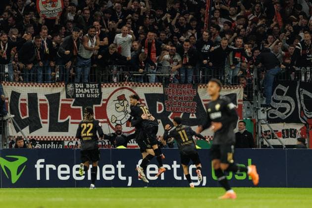 Atakan Karazor VFB Stuttgart celebrates the goal to 0 2 with Bilal El Khannouss VFB Stuttgart , Lorenz Assignon VFB Stuttgart , FSV Mainz 05 vs VFB Stuttgart, Football, DFB Pokal, 2 Runde, Saison 2025 2026, 29 10 2025 DFB regulations prohibit any use of photographs as image sequences and or quasi video FSV Mainz 05 vs VFB Stuttgart, Football, DFB Pokal, 2 Runde, Saison 2025 2026, 29 10 2025 Copyright: xEibner-Pressefoto AlexanderxNeisx EP_ANS