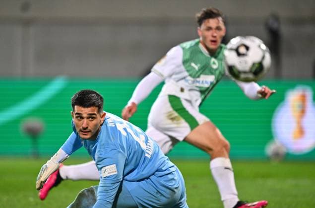 29 10 2025 Soccer season 2025 2026 DFB Pokal Club Cup 02 round SpVgg Greuther Fürth Kleeblatt 1 FC Kaiserslautern FCK Rote Teufel Sportfoto Zink xwoxzix regulations prohibit any use of photographs as image sequences and or quasi video Simon Simoni 25, 1 FC Kaiserslautern FCK Lukas Reich 2, SpVgg Greuther Fürth