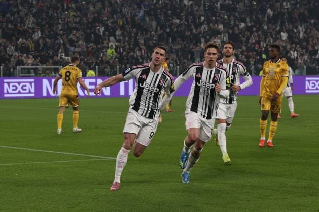 Dusan Vlahovic (Juventus FC) and Kenan Yildiz (Juventus FC) celebrates during Juventus FC vs Udinese Calcio, Italian soccer Serie A match in Turin, Italy, October 29 2025  Copyright: xClaudioxBenedetto IPAxSportx xipa-agency.netx xx IPA_67237605 IPA_Agency_IPA67237605
