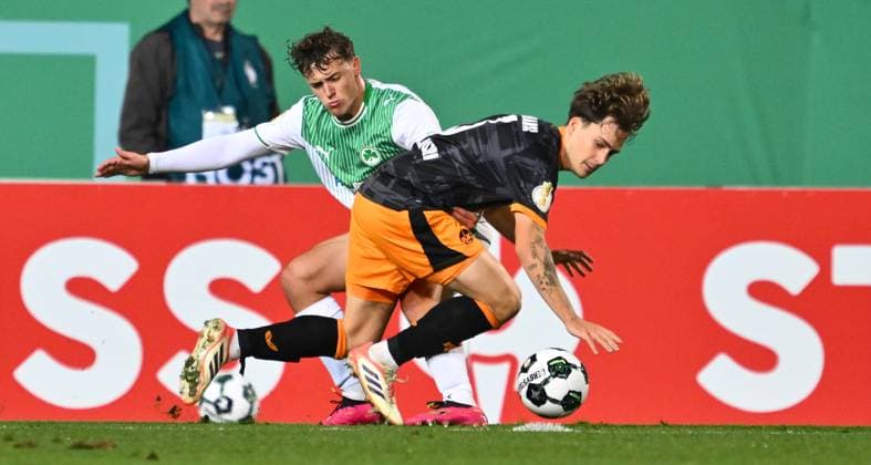 29 10 2025 Soccer Season 2025 2026 DFB Pokal Club Cup 02 Round SpVgg Greuther Fürth Kleeblatt 1 FC Kaiserslautern FCK Rote Teufel Sportfoto Zink xwoxzix regulations prohibit any use of photographs as image sequences and or quasi video Lukas Reich 2, SpVgg Greuther Fürth Florian Kleinhansl 3, 1 FC Kaiserslautern FCK
