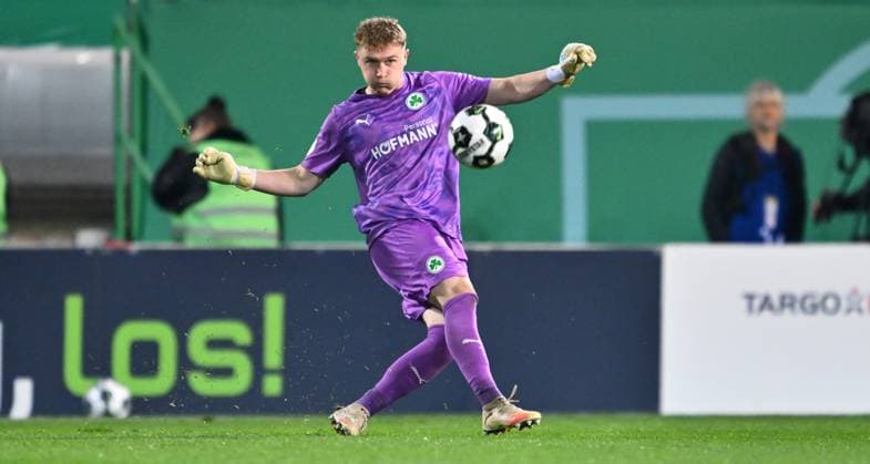 29 10 2025 Soccer season 2025 2026 DFB Pokal Club Cup 02 round SpVgg Greuther Fürth Kleeblatt 1 FC Kaiserslautern FCK Rote Teufel Sportfoto Zink xwoxzix regulations prohibit any use of photographs as image sequences and or quasi video Silas Prüfrock 43, SpVgg Greuther Fürth