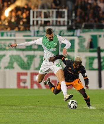 29 10 2025 Soccer Season 2025 2026 DFB Pokal Club Cup 02 Round SpVgg Greuther Fürth Kleeblatt 1 FC Kaiserslautern FCK Rote Teufel Sportfoto Zink DaMa xdaxmax regulations prohibit any use of photographs as image sequences and or quasi video Felix Higl 18, SpVgg Greuther Fürth Afeez Aremu 23, 1 FC Kaiserslautern FCK
