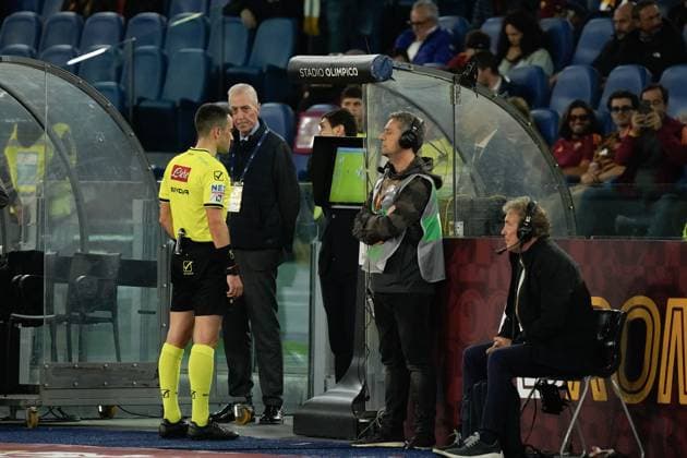 Referee Valerio Crezzini at VAR during the 9th day of the Serie A Championship between A.S. Roma vs Parma Calcio at the Olympic Stadium, Rome, italy on 29 October 2025  Copyright: xStefanoxDÂ offizi IPAxSportx xipa-agency.netx xx IPA_67237817 IPA_Agency_IPA67237817