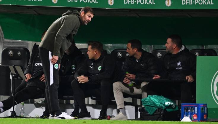 29 10 2025 Soccer Season 2025 2026 DFB Pokal Club Cup 02 Round SpVgg Greuther Fürth Kleeblatt 1 FC Kaiserslautern FCK Rote Teufel Sportfoto Zink xwoxzix regulations prohibit any use of photographs as image sequences and or quasi video Thomas Kleine Trainer SpVgg Greuther Fürth Nico Hildebrandt Goalkeeper coach SpVgg Greuther Fürth Stephan Fürstner Sport director SpVgg Greuther Fürth Daniel Wiegand Team coordinator Zeugwart SpVgg Greuther Fürth