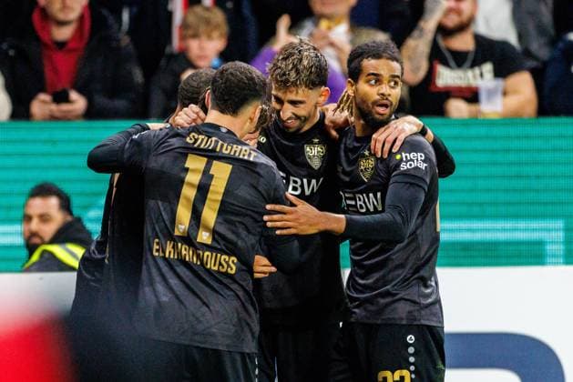 DFB Pokal 1 FSV Mainz 05 vs VfB Stuttgart, 29 10 2025 MAINZ, GERMANY OCTOBER 29 Atakan Karazor VfB Stuttgart, 16 celebrates scoring his team s second goal with teammates during the DFB Pokal match between DFB Pokal 1 FSV Mainz 05 vs VfB Stuttgart at MEWA Arena on matchday 2 of the DFB Pokal on October 29, 2025 in Mainz, Germany DFL REGULATIONS PROHIBIT ANY USE OF PHOTOGRAPHS AS IMAGE SEQUENCES AND OR QUASI VIDEO Copyright: xBEAUTIFULxSPORTS Hahnex