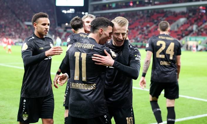 29 10 2025, Germany, Mainz, Soccer DFB Cup 2 round, season 2025 2026, 1 FSV Mainz 05 vs VfB Stuttgart, cheering after the 0 2 goal, scorer Atakan Karazor VfB