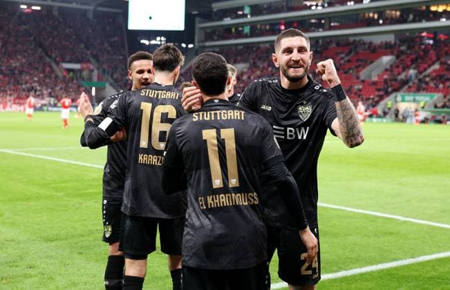 29 10 2025, Germany, Mainz, Soccer DFB Cup 2 round, season 2025 2026, 1 FSV Mainz 05 vs VfB Stuttgart, cheering after the 0 2 goal, scorer Atakan Karazor VfB
