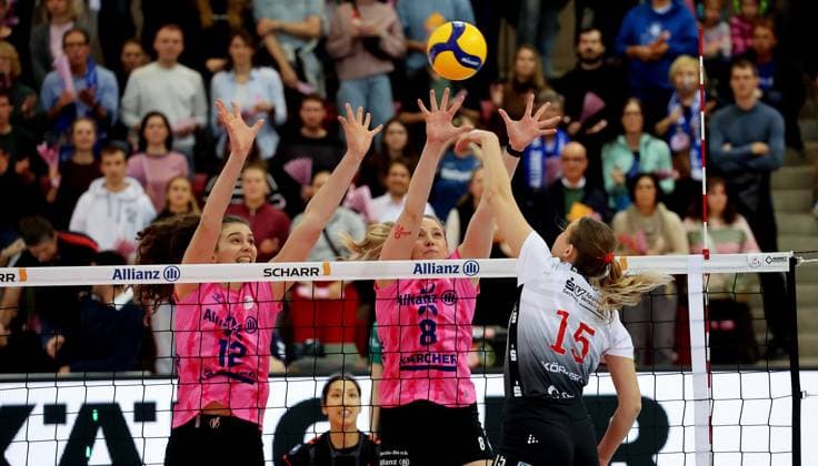 Stuttgart , Volleyball Bundesliga Allianz MTV Stuttgart vs Dresdner SC , from left Lucia Varela Gomez Eleanor Holthaus Allianz Marta Levinska Dresden