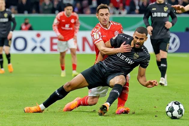 Mainz, Germany 29 October 2025 DFB Pokal 2025 2026 1 FSV Mainz 05 vs VfB Stuttgart In the picture from left in the duel Dominik Kohr Mainz against Josha Vagnoman Stuttgart DFB regulations prohibit any use of photographs as image sequences and or quasi video Mewa Arena Rheinland Pfalz Copyright: xFotostandx xRacochax