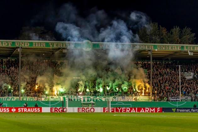 Fürth, Germany 29 October 2025 DFB Pokal 2025 2026 SpVgg Greuther Fürth vs 1 FC Kaiserslautern In the picture The fans of Greuther Fürth ignite pyrotechnics in the curve DFB regulations prohibit any use of photographs as image sequences and or quasi video Sportpark Ronhof Bayern Copyright: xFotostandx xSchäferx