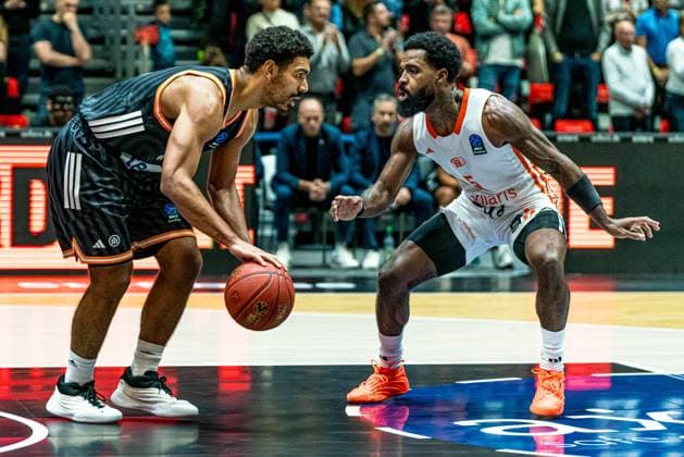 Chemnitz, Germany October 29, 2025 BKT EuroCup 2025 2026 Niners Chemnitz vs Ratiofarm Ulm Pictured from left in duel Mark Smith ULM and Corey Davis 99 Copyright: xFotostandx xNachtigallx