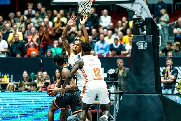 Chemnitz, Germany 29 October 2025 BKT EuroCup 2025 2026 Niners Chemnitz vs Ratiofarm Ulm In the picture from left in duel Mohamed Diakite ULM , Kevin Yebo 99 and Amadou Sow 99 Copyright: xFotostandx xNachtigallx