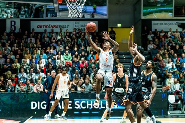 Chemnitz, Germany October 29, 2025 BKT EuroCup 2025 2026 Niners Chemnitz vs Ratiofarm Ulm In the picture Nike Sibande 99 with a dunking Copyright: xFotostandx xNachtigallx