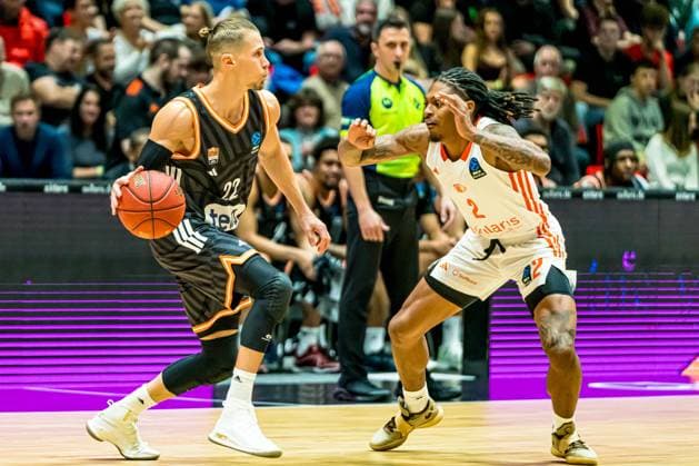 Chemnitz, Germany October 29, 2025 BKT EuroCup 2025 2026 Niners Chemnitz vs Ratiofarm Ulm In the picture from left in duel Thomas Klepeisz ULM and Nike Sibande 99 Copyright: xFotostandx xNachtigallx