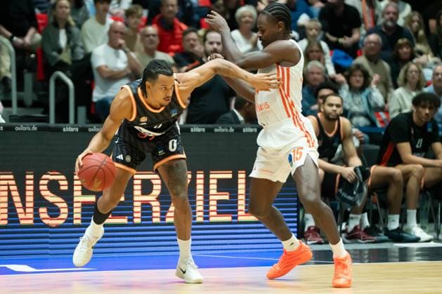 Chemnitz, Germany October 29, 2025 BKT EuroCup 2025 2026 Niners Chemnitz vs Ratiofarm Ulm In the picture from left in duel Nelson Weidemann ULM and Ty Brewer 99 Copyright: xFotostandx xNachtigallx