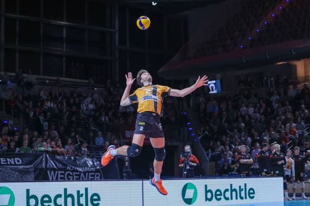 Matthew Knigge (BRVolleys, 02) with the jump impact, BRVolleys vs SV Warnemünde, Bundesliga, 2025_10_21 , Spieltag 3, Photo: Foot.Bowl Thomas Sobotzki Copyright: xFootxBowl ThomasxSobotzkix