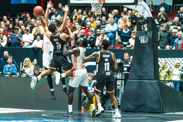 Chemnitz, Germany 29 October 2025 BKT EuroCup 2025 2026 Niners Chemnitz vs Ratiofarm Ulm Pictured from left in duel Kaza Kajami Keane 99 , Mark Smith ULM , Amadou Sow 99 and Malik Osborne ULM Copyright: xFotostandx xNachtigallx