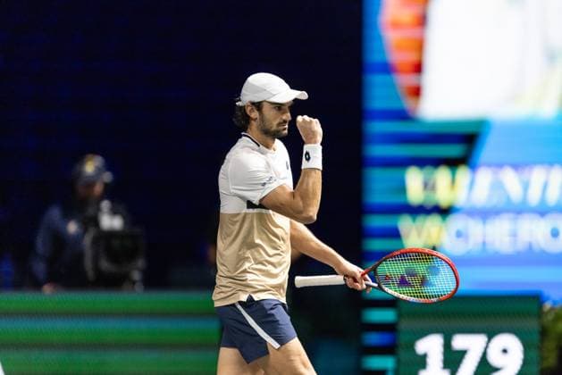 Rolex Paris Masters 2025 - Day 3 Valentin Vacherot (MON) plays against Arthur Rinderknech (FRA) in his men s singles match on day three of the Paris ATP, Tennis Herren Masters 1000 tennis tournament at the Paris La Defense Arena in Nanterre, on the outskirts of Paris.  Copyright: xIbrahimxEzzatx originalFilename:ezzat-notitle251029_np245.jpg