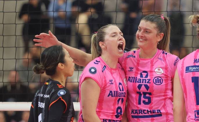 Stuttgart , Volleyball Bundesliga Allianz MTV Stuttgart vs Dresdner SC , from left Yurika Bamba Eleanor Holthaus melani Shaffmaster Allianz