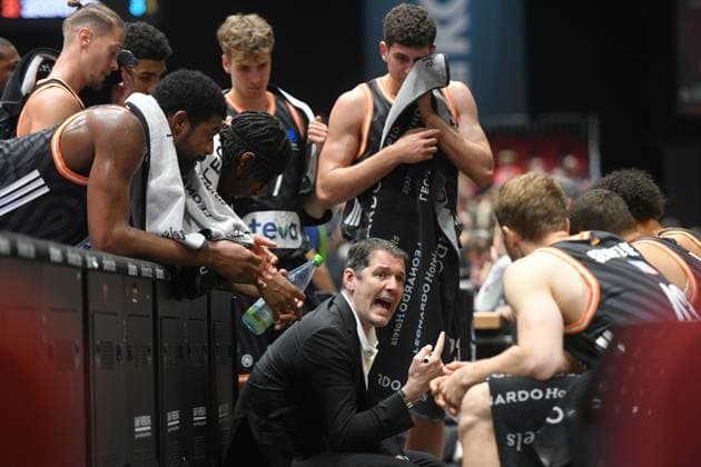 Ty Harrelson Coach, Head Coach, ratiopharm ulm center, dissatisfied GER, NINERS Chemnitz vs ratiopharm ulm, Basketball, BKT EuroCup, Matchday 5, Season 2025 2026, 29 10 2025 GER, NINERS Chemnitz vs ratiopharm ulm, Basketball, BKT EuroCup, Matchday 5, Season 2025 2026, 29 10 2025 Chemnitz Copyright: xEibner-Pressefoto BertxHarzerx EP_BHR