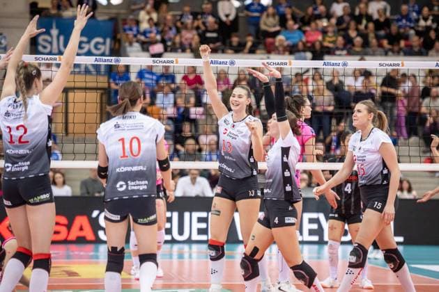 Florentine Rosemann Dresdner SC, 13 is happy with the team, there were also moments of celebration GER, Allianz MTV Stuttgart Dresdner SC, Volleyball Bundesliga, VBL, 2025 2026 season, 29 10 2025 GER, Allianz MTV Stuttgart Dresdner SC, Volleyball Bundesliga, VBL, 2025 2026 season, 29 10 2025 Stuttgart Copyright: xSandyxDinkelackerx EP_SDR
