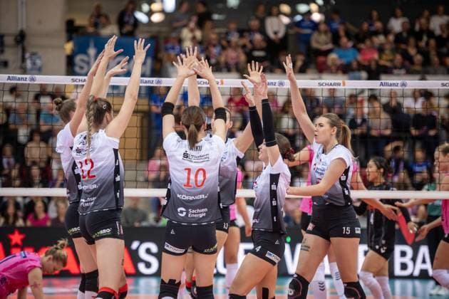Team spirit at the Dresdner SC team, team circle GER, Allianz MTV Stuttgart Dresdner SC, Volleyball Bundesliga, VBL, 2025 2026 season, 29 10 2025 GER, Allianz MTV Stuttgart Dresdner SC, Volleyball Bundesliga, VBL, 2025 2026 season, 29 10 2025 Stuttgart Copyright: xSandyxDinkelackerx EP_SDR