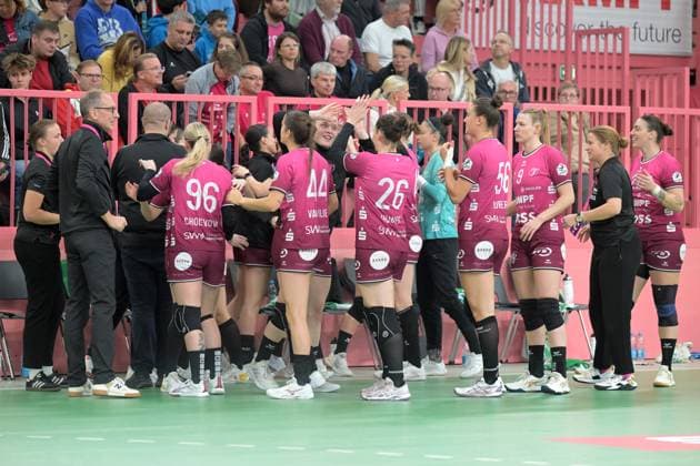 the TusSies circle before the match TusSies Metzingen vs HSG Bensheim Auerbach, Handball, Alsco HBF, 5 league matchday, season 2025 2026, 29 10 2025 TusSies Metzingen vs HSG Bensheim Auerbach, Handball, Alsco HBF, 5 league matchday, season 2025 2026, 29 10 2025 Tuebingen Copyright: xEibner-Pressefoto TobiasxBaurx EP_TBR