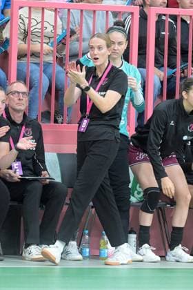 Miriam Hirsch TusSies Metzingen, Coach TusSies Metzingen vs HSG Bensheim Auerbach, Handball, Alsco HBF, 5 League Matchday, Season 2025 2026, 29 10 2025 TusSies Metzingen vs HSG Bensheim Auerbach, Handball, Alsco HBF, 5 League Matchday, Season 2025 2026, 29 10 2025 Tuebingen Copyright: xEibner-Pressefoto TobiasxBaurx EP_TBR