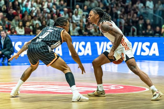 Chemnitz, Germany October 29, 2025 BKT EuroCup 2025 2026 Niners Chemnitz vs Ratiofarm Ulm In the picture from left in duel Nelson Weidemann ULM and Nike Sibande 99 Copyright: xFotostandx xNachtigallx