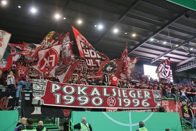 29 10 2025 Football season 2025 2026 DFB Pokal Club Cup 02 round SpVgg Greuther Fürth Kleeblatt 1 FC Kaiserslautern FCK Rote Teufel Sportfoto Zink DaMa xdaxmax regulations prohibit any use of photographs as image sequences and or quasi video banner banner of the spectators audience fans of FCK cup winner 1990 1996
