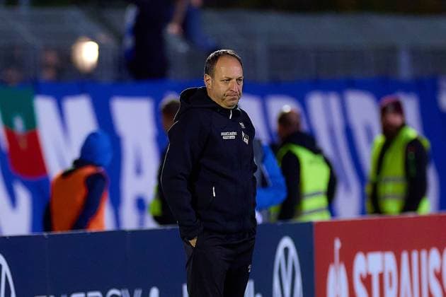 Portrait, Portraet, Freisteller von Holger Bachthaler FV Illertissen, Chef Trainer , bedient, genervt GER, FV Illertissen 1921 e V vs 1 FC Magdeburg, Fußball, Herren DFB Pokal, 2 Runde, Saison 2025 2026, 29 10 2025 GER, FV Illertissen 1921 e V vs 1 FC Magdeburg, Fußball, Herren DFB Pokal, 2 Runde, Saison 2025 2026, 29 10 2025 Illertissen Copyright: xEibner-Pressefoto GeraldxOelze-dexStoppanyx EP_ODS
