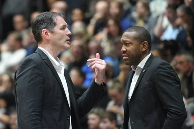Ty Harrelson Coach, Head Coach, ratiopharm ulm li , frustrated, Tyron McCoy Assistant Coach, Assistant Coach, ratiopharm ulm re GER, NINERS Chemnitz vs ratiopharm ulm, Basketball, BKT EuroCup, Matchday 5, Season 2025 2026, 29 10 2025 GER, NINERS Chemnitz vs ratiopharm ulm, Basketball, BKT EuroCup, Matchday 5, Season 2025 2026, 29 10 2025 Chemnitz Copyright: xEibner-Pressefoto BertxHarzerx EP_BHR