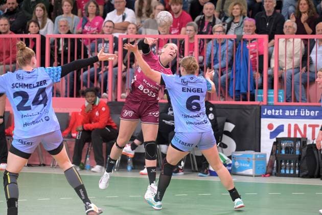 Charlotte Cholevova TusSies Metzingen, 96 vs Nina Engel HSG Bensheim Auerbach, 06 TusSies Metzingen vs HSG Bensheim Auerbach, Handball, Alsco HBF, 5 League Matchday, Season 2025 2026, 29 10 2025 TusSies Metzingen vs HSG Bensheim Auerbach, Handball, Alsco HBF, 5 League Matchday, Season 2025 2026, 29 10 2025 Tuebingen Copyright: xEibner-Pressefoto TobiasxBaurx EP_TBR