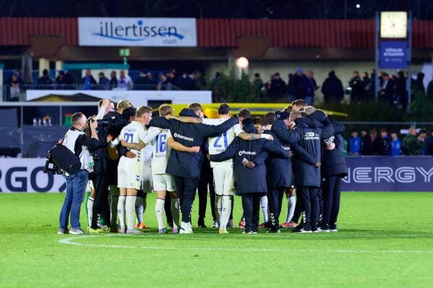 Player group of the victorious Magdeburg GER, FV Illertissen 1921 e V vs 1 FC Magdeburg, Football, Mens DFB Cup, 2nd round, 2025 2026 season, 29 10 2025 GER, FV Illertissen 1921 e V vs 1 FC Magdeburg, Football, Mens DFB Cup, 2nd round, 2025 2026 season, 29 10 2025 Illertissen Copyright: xEibner-Pressefoto GeraldxOelze-dexStoppanyx EP_ODS