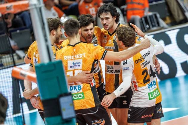 29 10 25, Berlin, Volleyball 1 Bundesliga, Men, Matchday 3, BR Volleys SV Warnemuende, Max Schmeling Halle BR Volleys SV Warnemuende