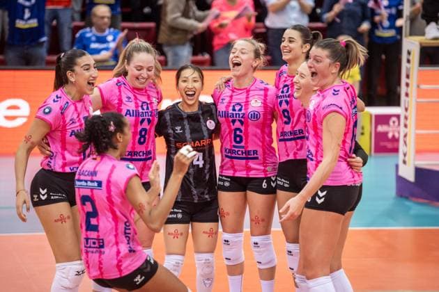 Eleanor Holthaus Allianz MTV Stuttgart, 08 , Yurika Bamba Allianz MTV Stuttgart, 04 , Antonia Stautz Allianz MTV Stuttgart, 06 , Anna Koulberg Allianz MTV Stuttgart, 09 and team rejoice after home win, cheers, joy, laughter GER, Allianz MTV Stuttgart Dresdner SC, Volleyball Bundesliga, VBL, season 2025 2026, 29 10 2025 GER, Allianz MTV Stuttgart Dresdner SC, Volleyball Bundesliga, VBL, season 2025 2026, 29 10 2025 Stuttgart Copyright: xSandyxDinkelackerx EP_SDR