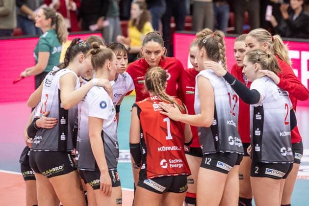 Visibly disappointed Dresdner SC team after 0 3 defeat in Stuttgart GER, Allianz MTV Stuttgart Dresdner SC, Volleyball Bundesliga, VBL, Spielzeit 2025 2026, 29 10 2025 GER, Allianz MTV Stuttgart Dresdner SC, Volleyball Bundesliga, VBL, Spielzeit 2025 2026, 29 10 2025 Stuttgart Copyright: xSandyxDinkelackerx EP_SDR