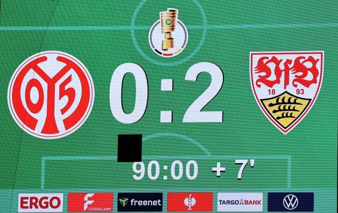 29 10 2025, Germany, Mainz, Soccer DFB Pokal 2 Round, Season 2025 2026, 1 FSV Mainz 05 vs VfB Stuttgart, Scoreboard with the final score 0 2