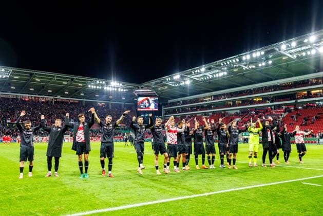 DFB Pokal 1 FSV Mainz 05 vs VfB Stuttgart, 29 10 2025 MAINZ, GERMANY OCTOBER 29 The Stuttgart players celebrate after the team s victory in the DFB Pokal match between DFB Pokal 1 FSV Mainz 05 vs VfB Stuttgart at MEWA Arena on matchday 2 of the DFB Pokal on October 29, 2025 in Mainz, Germany DFL REGULATIONS PROHIBIT ANY USE OF PHOTOGRAPHS AS IMAGE SEQUENCES AND OR QUASI VIDEO Copyright: xBEAUTIFULxSPORTS Hahnex