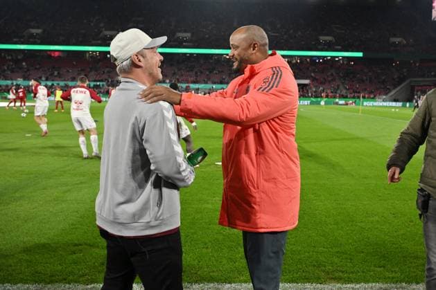 Welcome before the match, Coach Lukas Kwasniok 1 FC Köln , left , and Coach Vincent Kompany FC Bayern Muenchen 29 10 2025, Football DFB Pokal, Season 2025 2026, 2 Round, 1 FC Köln FC Bayern München DFB regulations prohibit any use of photographs as image sequences and or quasi video Koeln Rhein Energie Stadion Nordrhein Westfalen Germany Team2