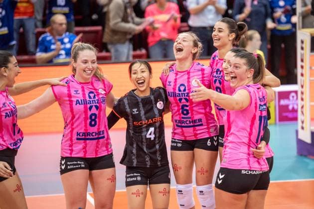 Eleanor Holthaus Allianz MTV Stuttgart, 08 , Yurika Bamba Allianz MTV Stuttgart, 04 , Antonia Stautz Allianz MTV Stuttgart, 06 and team are happy after Âß 0 victory against Dresdner SC GER, Allianz MTV Stuttgart Dresdner SC, Volleyball Bundesliga, VBL, Spielzeit 2025 2026, 29 10 2025 GER, Allianz MTV Stuttgart Dresdner SC, Volleyball Bundesliga, VBL, Spielzeit 2025 2026, 29 10 2025 Stuttgart Copyright: xSandyxDinkelackerx EP_SDR
