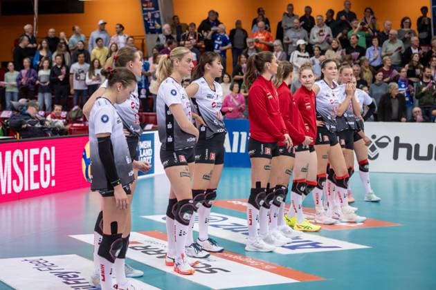 Visibly disappointed Dresdner SC team after 0 3 defeat in Stuttgart GER, Allianz MTV Stuttgart Dresdner SC, Volleyball Bundesliga, VBL, Spielzeit 2025 2026, 29 10 2025 GER, Allianz MTV Stuttgart Dresdner SC, Volleyball Bundesliga, VBL, Spielzeit 2025 2026, 29 10 2025 Stuttgart Copyright: xSandyxDinkelackerx EP_SDR