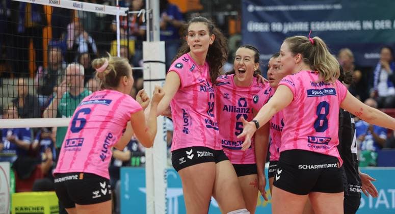 Stuttgart , Volleyball Bundesliga Allianz MTV Stuttgart vs Dresdner SC , cheering Allianz , from left Antonia Stautz Lucia Varela Gomez Lydia Grote Eleanor Holthaus