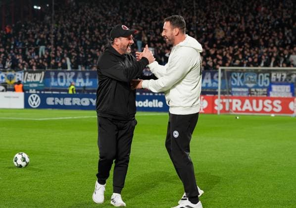 Steffen Baumgart 1 FC Union Berlin, Head Coach and Frank Krampe DSC Arminia Bielefeld, Head Coach talk before the match GER, 1 FC Union Berlin vs DSC Arminia Bielefeld, Football, DFB Pokal, 2 Round, Season 2025 2026, 29 10 2025 DFL REGULATES PROHIBIT ANY USE OF PHOTOGRAPHS AS IMAGE SEQUENCES AND OR QUASI VIDEO GER, 1 FC Union Berlin vs DSC Arminia Bielefeld, Football, DFB Pokal, 2nd round, 2025 2026 season, 29 10 2025 Berlin Copyright: xEibner-Pressefoto ScottxColemanx EP_SCN