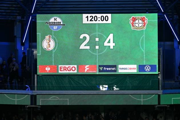 Paderborn, Home Deluxe Arena, 29 10 25, GER, Herren, DFB Pokal, 2 Runde, Saison 2025 2026, SC Paderborn 07 Bayer 04 Leverkusen Bild Anzeigetafel mit Endstand 2 4 DFB regulations prohibit any use of photographs as image sequences and or quasi video Nordrhein Westfalen Germany