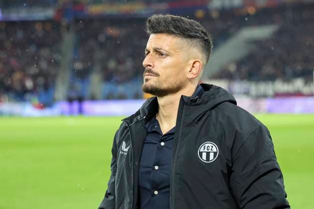 Dennis Hediger FC Zurich, Interim coach , Switzerland, Football, Super League, Matchday 11, 2025 2026, FC Basel 1893 vs FC Zurich, 29 10 2025, Sankt Jakob Park, Basel, Switzerland Basel Sankt Jakob Park Canton Basel City Switzerland Copyright: xGrantxHubbsx