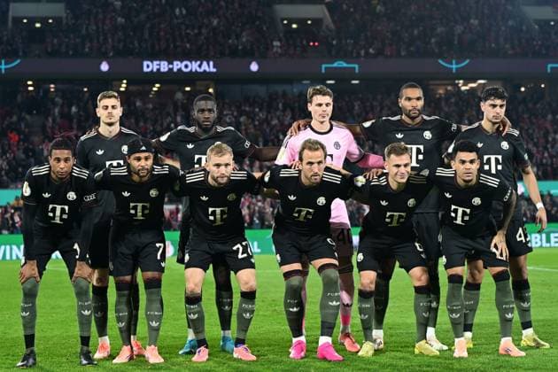 Spieler Bayern München Mannschaftsfoto waehrend des Spiels der 2. Runde im DFB-Pokal zwischen 1. FC Köln und FC Bayern München im Rhein-Energie-Stadion am 29. October 2025 in Köln, Deutschland. (Foto von Ralf Treese DeFodi Images) +++ Spieler Bayern München Teamphoto during the DFB-Cup - Second Round match between 1. FC Koeln and FC Bayern München at Rhein-Energie-Stadion on October 29, 2025 in Koeln, Germany. (Photo by Ralf Treese DeFodi Images) DFB DFL REGULATIONS PROHIBIT ANY USE OF PHOTOGRAPHS AS IMAGE SEQUENCES AND OR QUASI-VIDEO. (Photo by Ralf Treese DeFodi Images) Spieler Bayern München Teamphoto during the DFB Cup Second Round match between 1 FC Koeln and FC Bayern München at Rhein Energie Stadion on October 29. 2025 in Koeln, Germany Photo by Ralf Treese DeFodi Images Spieler Bayern München Teamphoto during the DFB Cup Second Round match between 1 FC Koeln and FC Bayern München at Rhein Energie Stadion on October 29, 2025 in Koeln, Germany Photo by Ralf Treese DeFodi Images DFB DFL REGULATIONS PROHIBIT ANY USE OF PHOTOGRAPHS AS IMAGE SEQUENCES AND OR QUASI VIDEO Photo by Ralf Treese DeFodi Images