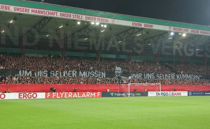 Choreography and minutes silence for Hans Joachim Lesching Sport Football Soccer DFB Pokal 2 Round Men Season 2025 2026 29 10 2025 1 FC Union Berlin FCU vs DSC Arminia Bielefeld DFL regulations prohibit any use of photographs as image sequences and or quasi video
