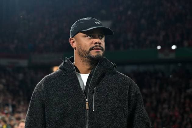 Trainer Vincent Kompany (FC Bayern Muenchen) schaut waehrend des Spiels der 2. Runde im DFB-Pokal zwischen 1. FC Köln und FC Bayern München im Rhein-Energie-Stadion am 29. October 2025 in Köln, Deutschland. (Foto von Ralf Treese DeFodi Images) +++ Trainer Vincent Kompany (FC Bayern Muenchen) looks on during the DFB-Cup - Second Round match between 1. FC Koeln and FC Bayern München at Rhein-Energie-Stadion on October 29, 2025 in Koeln, Germany. (Photo by Ralf Treese DeFodi Images) DFB DFL REGULATIONS PROHIBIT ANY USE OF PHOTOGRAPHS AS IMAGE SEQUENCES AND OR QUASI-VIDEO. (Photo by Ralf Treese DeFodi Images) Coach Vincent Kompany FC Bayern Muenchen looks on during the DFB Cup Second Round match between 1 FC Koeln and FC Bayern München at Rhein Energie Stadion on October 29, 2025 in Koeln, Germany Photo by Ralf Treese DeFodi Images Trainer Vincent Kompany FC Bayern Muenchen looks on during the DFB Cup Second Round match between 1 FC Koeln and FC Bayern München at Rhein Energie Stadion on October 29, 2025 in Koeln, Germany Photo by Ralf Treese DeFodi Images DFB DFL REGULATIONS PROHIBIT ANY USE OF PHOTOGRAPHS AS IMAGE SEQUENCES AND OR QUASI VIDEO Photo by Ralf Treese DeFodi Images